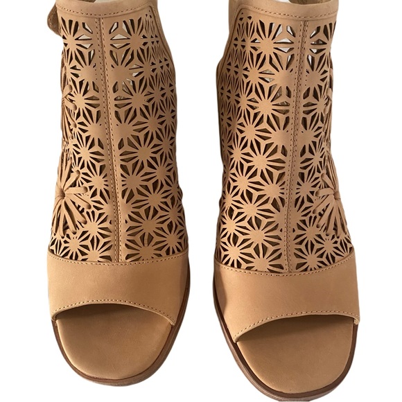 Vince Camuto KALISON Leather Sandal Size 8M - Picture 8 of 12